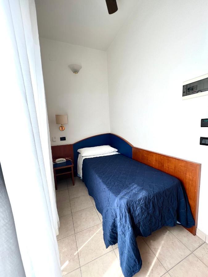 Hotel B&B Montecarlo Milano Marittima Exterior foto